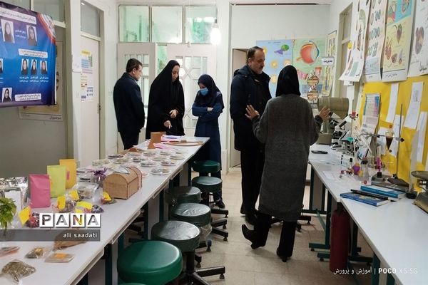 بازید مدیر آموزش و‌ پرورش شهرستان کلات از نمایشگاه هفته پژوهش و فناوری پژوهشسرای ابوریحان