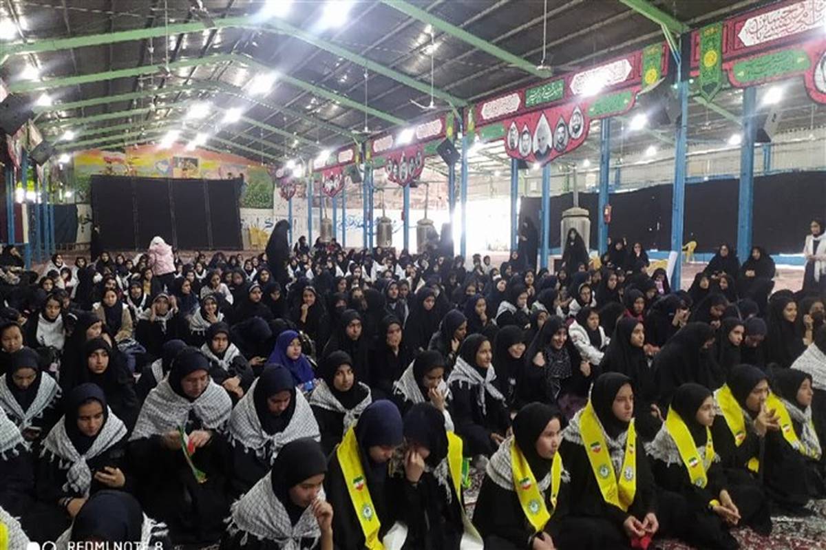 برگزاری نماز وحدت با حضور دانش‌آموزان ناحیه ۴ اصفهان/فیلم