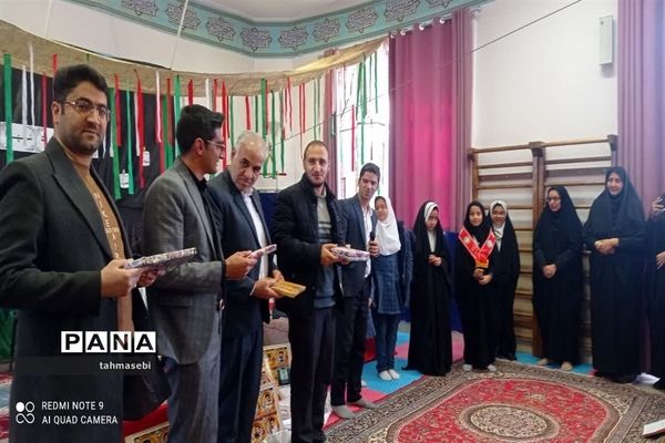 برگزاری یادواره شهدا در آموزشگاه دخترانه شهید تقی پور شهرستان ورزنه