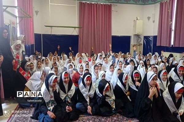 برگزاری یادواره شهدا در آموزشگاه دخترانه شهید تقی پور شهرستان ورزنه