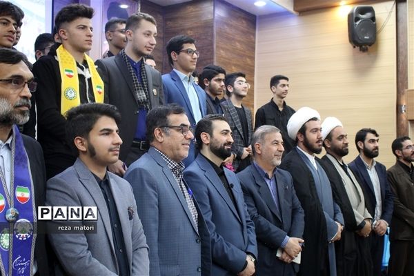 نشست نخبگان نوجوان خوزستان با معاون جوانان وزیر ورزش