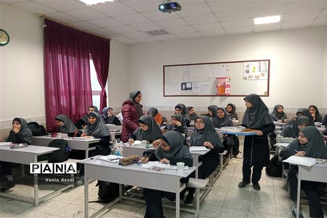 ایستگاه صلواتی بهمناسبت ایام فاطمیه در آموزشگاه نمونه دولتی فرزانگان ناحیه دو