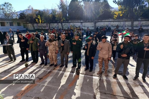 میزبانی دانش‌آموزان شهرستان گلوگاه از شهید گمنام دفاع مقدس