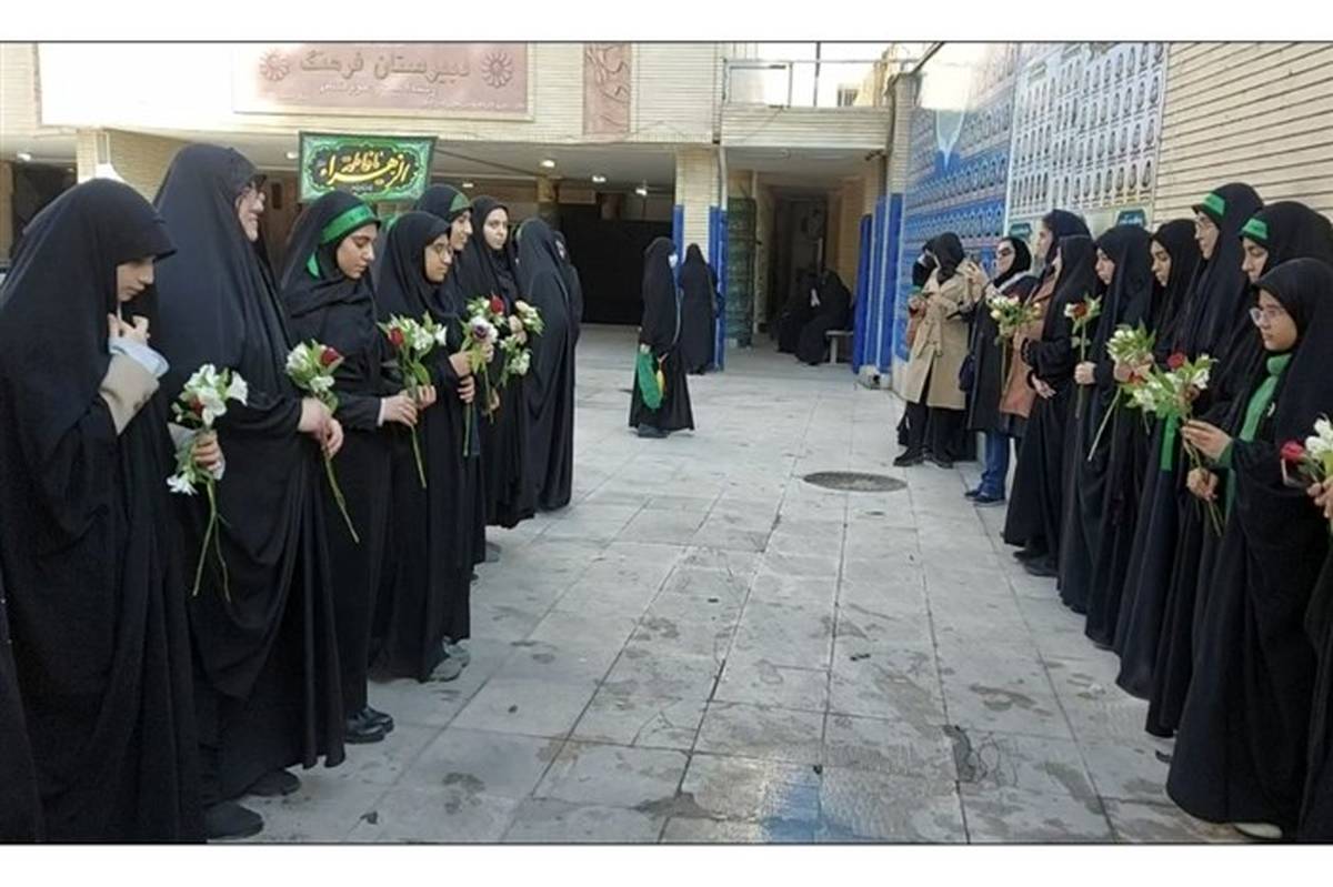 شهدای گمنام مهمان  دانش‌آموزان دبیرستان دخترانه فرهنگ اصفهان