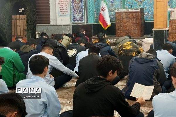 مراسم معنوی زیارت عاشورا در مسجد جامع سلمانشهر