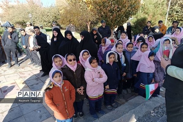 مراسم استقبال از پیکر شهید گمنام در مدارس دخترانه شهرستان مه‌ولات