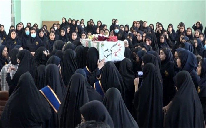 استقبال دانش آموزان دبیرستان  زهرا (س) برازجان از شهید گمنام