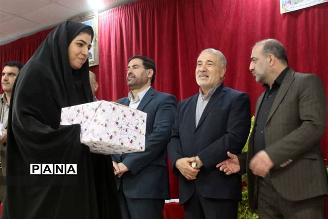 تجلیل از برگزیدگان جشنواره و مسابقات آموزش و پرورش در گلوگاه