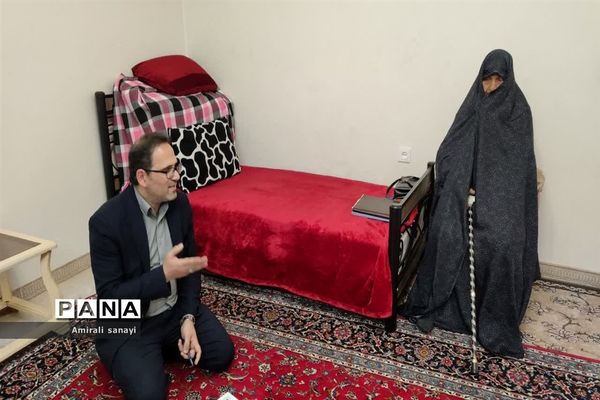 دیدار مسئولان با خانواده شهدای شهرستان‌ قرچک