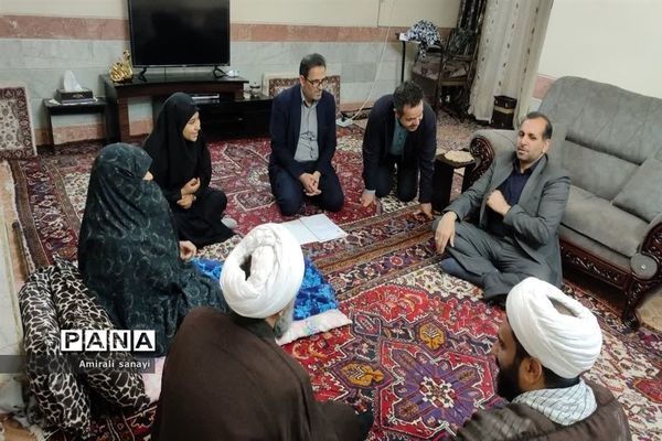 دیدار مسئولان با خانواده شهدای شهرستان‌ قرچک