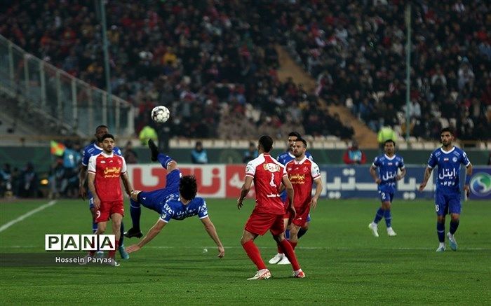 پرسپولیس ۱ - ۱ استقلال؛ VAR آبی‌ها را صدرنشین نگه داشت