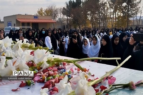 مراسم استقبال از شهید گمنام در دبستان شهید کامجو منطقه تبادکان