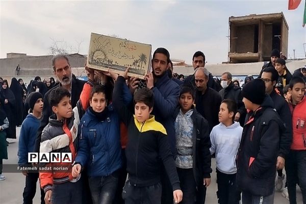 مراسم استقبال از شهید گمنام در دبستان شهید کامجو منطقه تبادکان