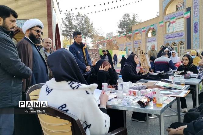 نمایشگاه هنرهای تجسمی با موضوع شهادت حضرت زهرا(س) در پاکدشت