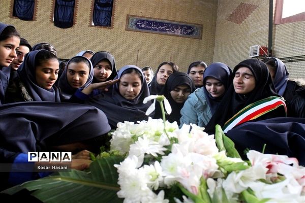 برگزاری مراسم استقبال از شهید گمنام در دبیرستان سمیه ناحیه ۲ تبریز