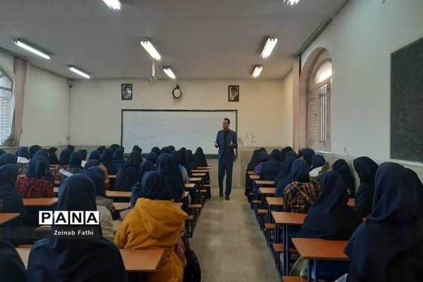 ویژه برنامه شهادت فاطمه زهرا (س) در دبیرستان هیات امنایی فیض کاشانی منطقه ۱۴