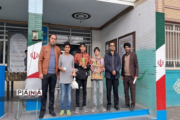 مسابقات جهانی نجات تخم مرغ در مدرسه نمونه دولتی البرز شهریار