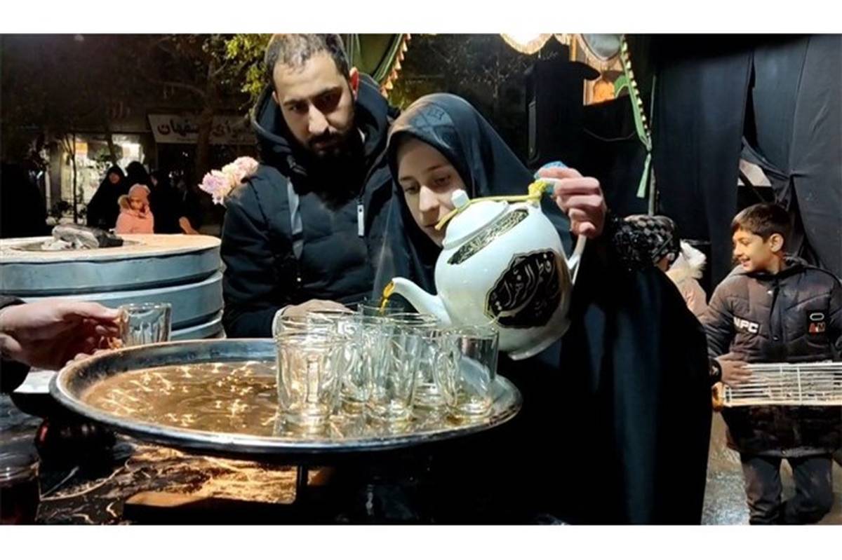 برپایی موکب های فرهنگی  به مناسبت شهادت حضرت فاطمه زهرا (س)در گذر فرهنگی چهارباغ /فیلم