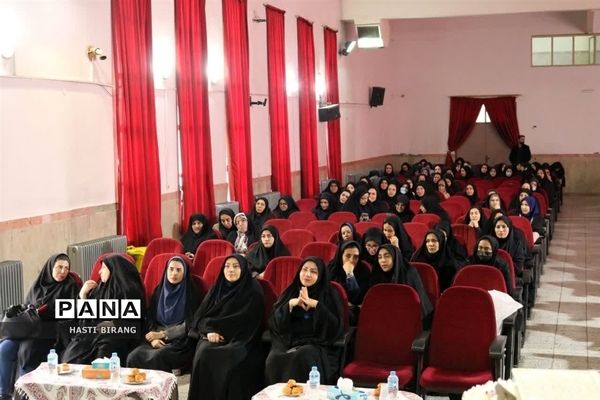 نشست فصلی مدیران ناحیه یک بهارستان با حضور مدیرکل آموزش و پرورش شهرستان های استان تهران،