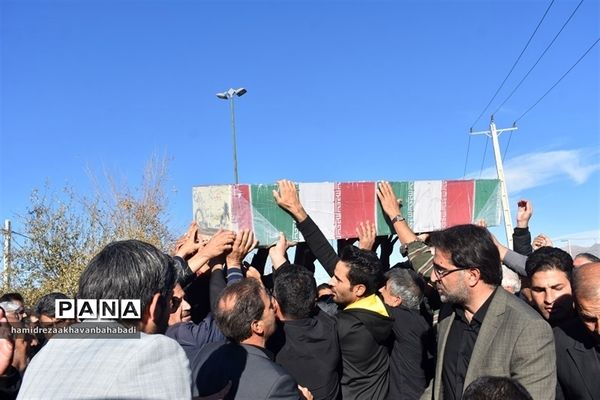 تشییع شهید گمنام در روستای احمد آباد بخش مرکزی بهاباد