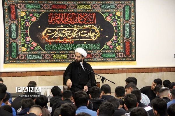 مراسم پرفیض زیارت عاشورا در دبیرستان آل یاسین(ع) ناحیه یک شهرری