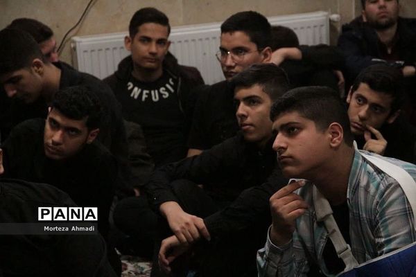 مراسم پرفیض زیارت عاشورا در دبیرستان آل یاسین(ع) ناحیه یک شهرری