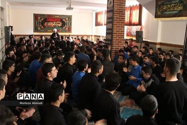 مراسم پرفیض زیارت عاشورا در دبیرستان آل یاسین(ع) ناحیه یک شهرری