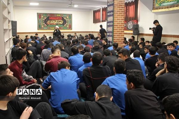 مراسم پرفیض زیارت عاشورا در دبیرستان آل یاسین(ع) ناحیه یک شهرری