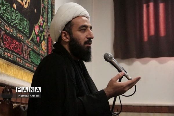 مراسم پرفیض زیارت عاشورا در دبیرستان آل یاسین(ع) ناحیه یک شهرری