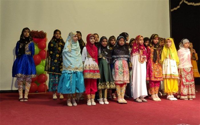 جشنواره سرود مدرسه عشق در شهرستان قشم برگزار شد/فیلم