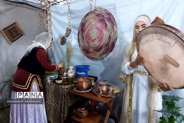 غرفه‌های جشنواره استانی گیاهان دارویی و جشنواره منطقه‌ای اقوام ایرانی در کهریزک