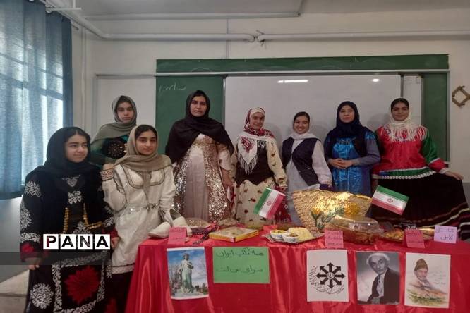 نمایشگاه دست سازههای دانشآموزان در دبیرستان استعدادهای درخشان،فرزانگان شهر قدس