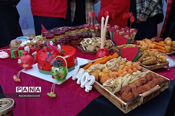 برگزاری جشن یلدا در دبیرستان حدیث مهر قرچک