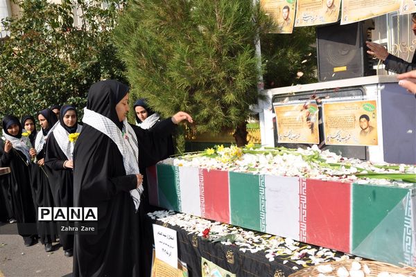 وداع با شهید گمنام در دبیرستان دخترانه شهید‌دستغیب ناحیه 3 شیراز