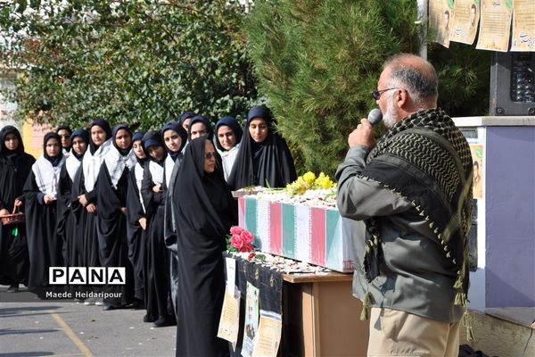 وداع با شهید گمنام در دبیرستان دخترانه شهید‌دستغیب ناحیه 3 شیراز