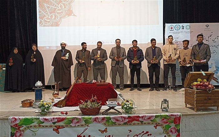 تجلیل از400 دانش‌آموز حائز رتبه برتر در مسابقات قرآنی و فرهنگی هنری فردا