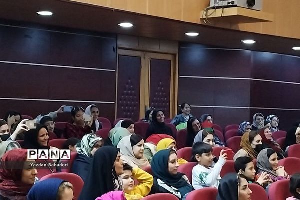جشن یلدا برای دانش‌آموزان شهرستان شهریار
