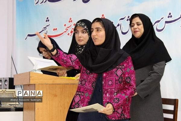تجلیل از دانش‌آموزان برگزیده چهارمین دوره مسابقات علمی پژوهشی  شهرستان بوشهر