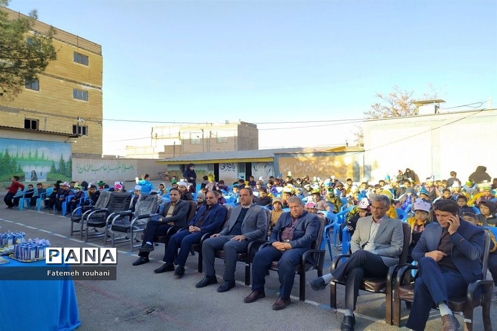 مراسم نمادین زنگ توزیع شیر در خلیل آباد