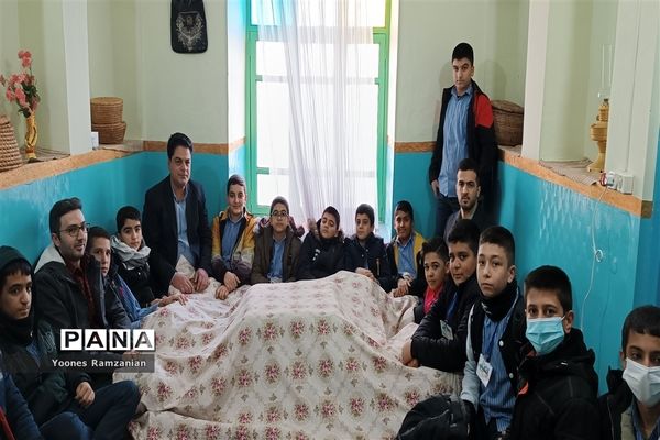 بازدید دانش‌آموزان مدرسه زنده یاد زرتاش ( مرتضوی) خلیل آباد از امارت تاریخی وزیر پناه