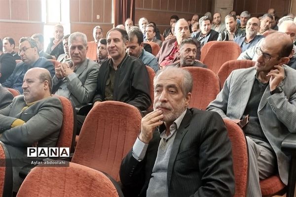 جلسه هم‌اندیشی مدیران مدارس قرچک و پیشوا در شهرستان قرچک