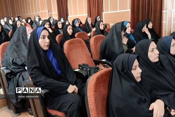 جلسه هم‌اندیشی مدیران مدارس قرچک و پیشوا در شهرستان قرچک