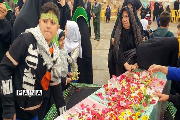 مراسم استقبال از شهید گمنام در دبستان شهید قدوسی کلوده
