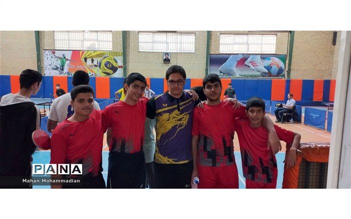 دبیرستان سلمان پارسی نایب قهرمان مسابقات تنیس روی میز ناحیه ۳ مشهد شد