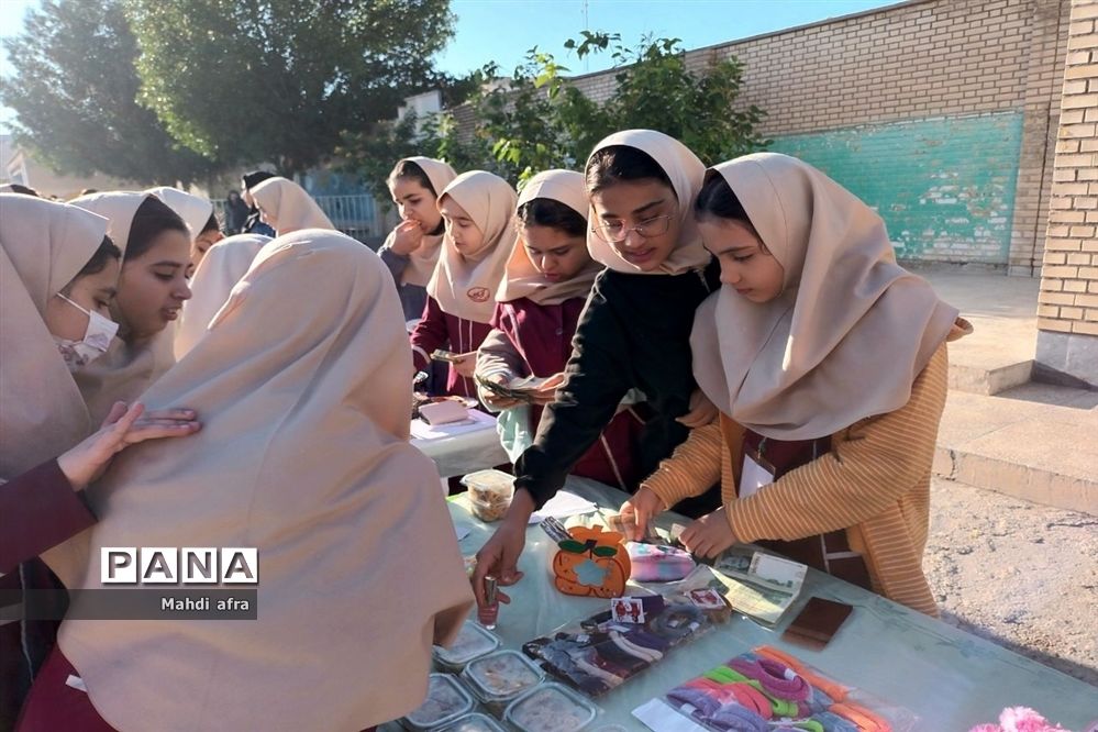 بازارچه همدلی در دبستان آزاده بهبهان