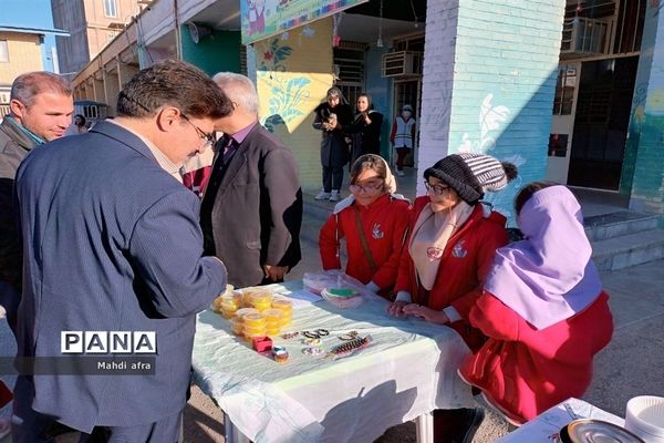 بازارچه همدلی در دبستان آزاده بهبهان