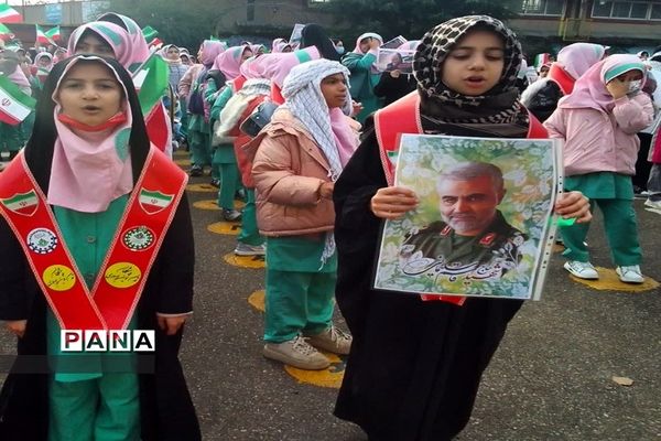 اجتماع بزرگ فرزندان حاج قاسم در دبستان پسرانه شاهد محمود‌آباد