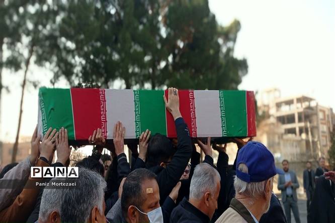 آیین تشییع و تدفین دانشآموز شهید گمنام در ادارهکل آموزش و پرورش استان البرز