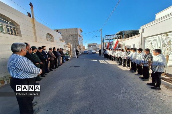 ‌مراسم تکریم از مادر شهید در خلیل‌آباد