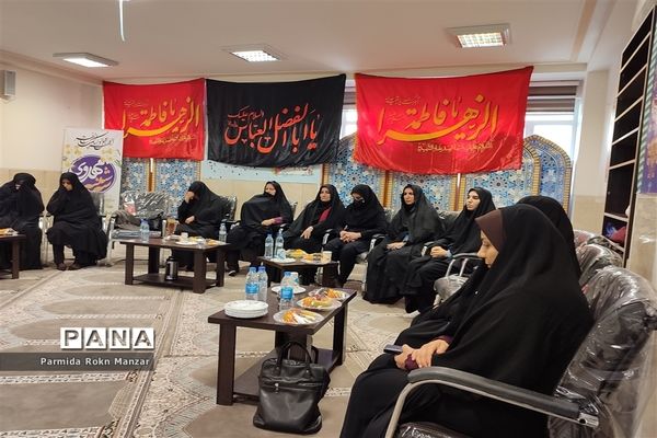 مراسم تجلیل از مقام مادران و همسران شهدا در شیراز